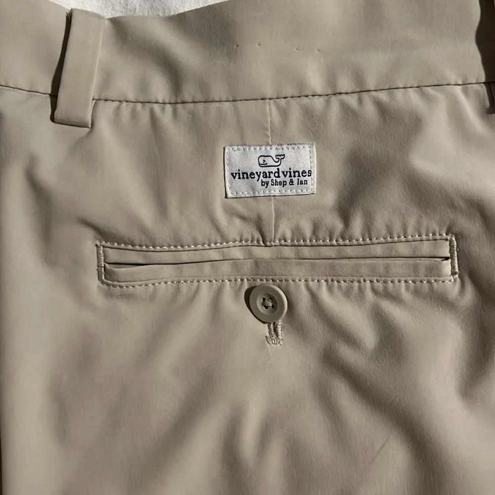 Vineyard Vines performance breaker shorts - Picture 3 of 6